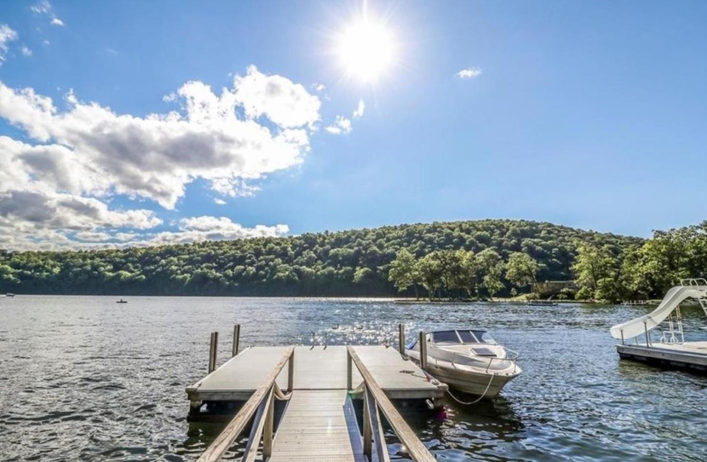 Welcome To Hat City Danbury, A Suburban Retreat Exterior foto