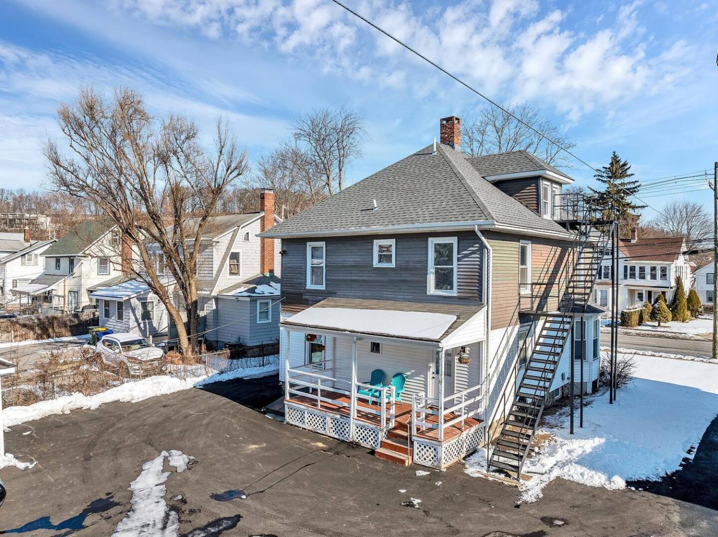 Welcome To Hat City Danbury, A Suburban Retreat Exterior foto